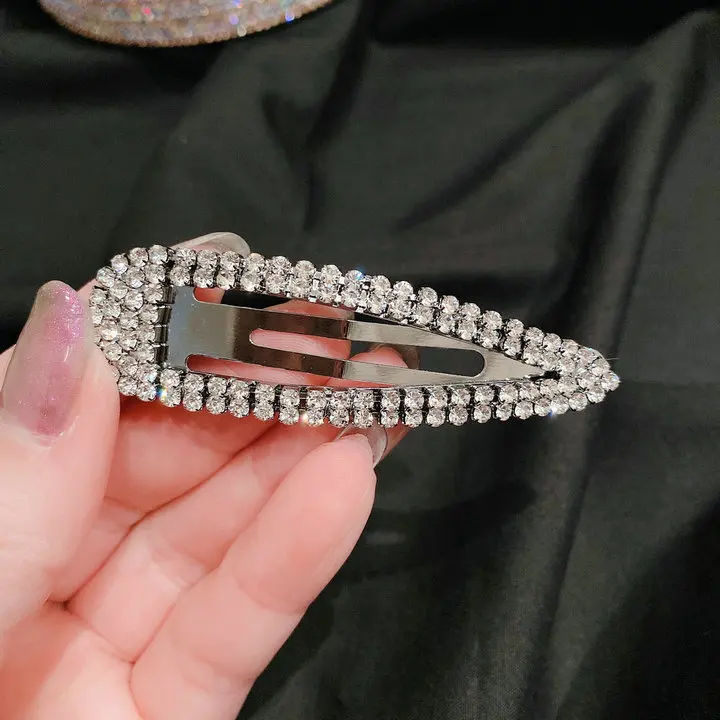 UXN602 красивая и практичная шпилька для волос, античный бархат, сверкающий Алмазный зажим, золотые блестящие украшения для головы
UXN602 красивая и практичная шпилька для волос, античный бархат, сверкающий Алмазный зажим, золотые блестящие украшения для головы