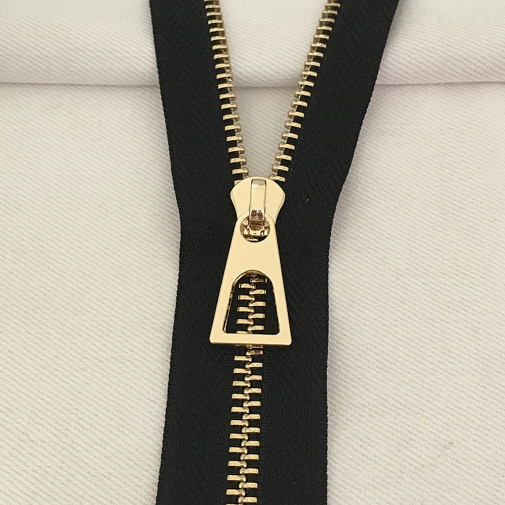 1pcs Gold Universal Zipper Head Fix Zipper Slider Zipper Head Universal Kit Replacement Alloy Zippers Head Portable Zip Puller
1pcs Gold Universal Zipper Head Fix Zipper Slider Zipper Head Universal Kit Replacement Alloy Zippers Head Portable Zip Puller