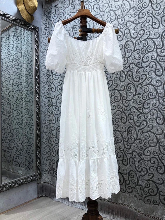 2021 early spring new women's wide-neck embroidery flower hole decoration waist bubble short-sleeved dress 228 
2021 early spring new women's wide-neck embroidery flower hole decoration waist bubble short-sleeved dress 228