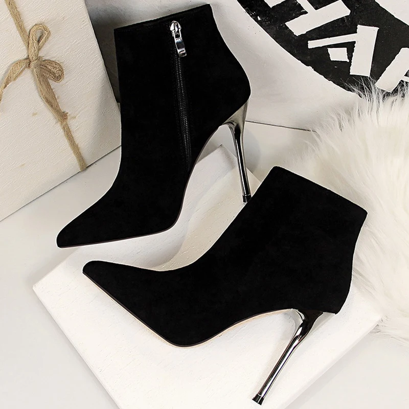 BIGTREE Shoes Pointed Toe Women Ankle Boots Suede Black Boots Women Stiletto High-heel Boots Short Plush Autumn Winter Boots
BIGTREE Shoes Pointed Toe Women Ankle Boots Suede Black Boots Women Stiletto High-heel Boots Short Plush Autumn Winter Boots