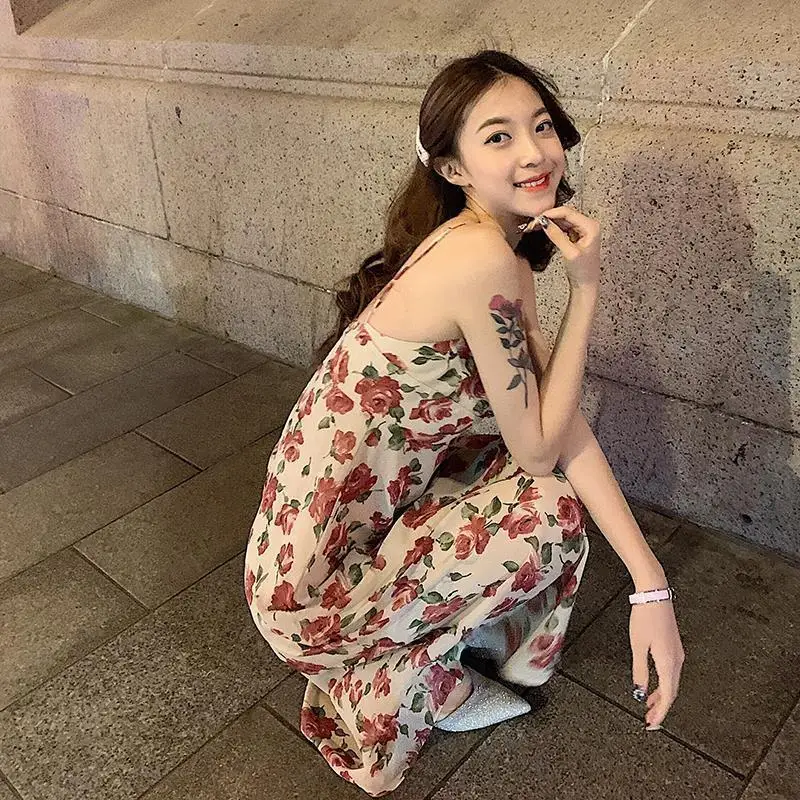 Fairy spring and summer literature and art retro floral dress female waist slim French first love knee strap mid long
Fairy spring and summer literature and art retro floral dress female waist slim French first love knee strap mid long