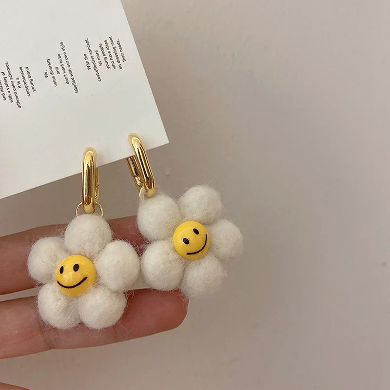 Minar Cute Romantic 3 Colors White Green Plush Ball Flower Long Drop Earrings for Women Smile Face Dangle Earrings Birthday Gift
Minar Cute Romantic 3 Colors White Green Plush Ball Flower Long Drop Earrings for Women Smile Face Dangle Earrings Birthday Gift