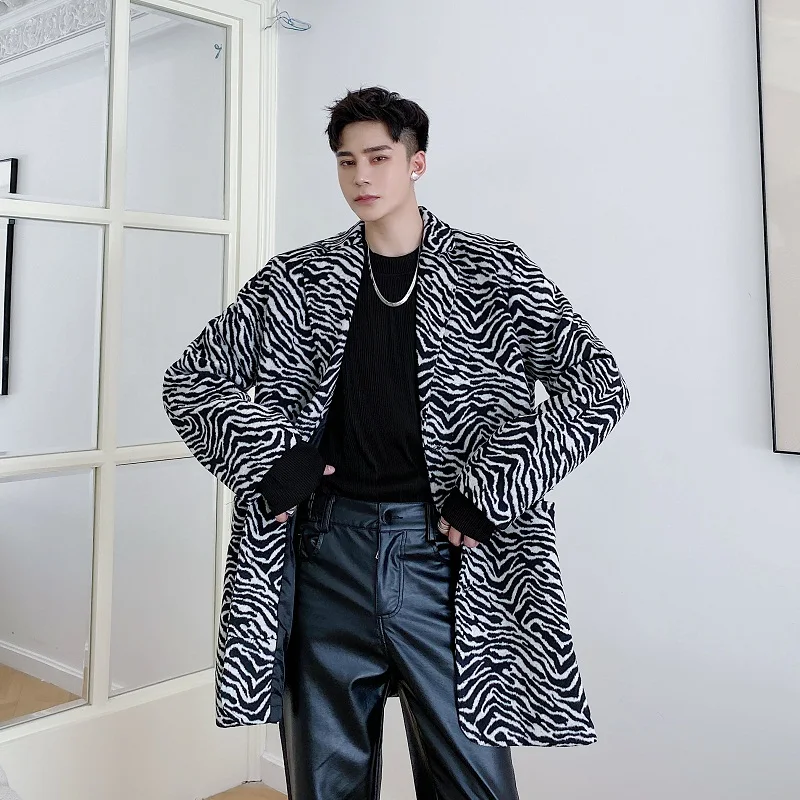 Male Streetwear Vintage Fashion Jacket Outerwear Stage Clothing Men Zebra Pattern Woolen Thicken Long Suit Coat
Male Streetwear Vintage Fashion Jacket Outerwear Stage Clothing Men Zebra Pattern Woolen Thicken Long Suit Coat