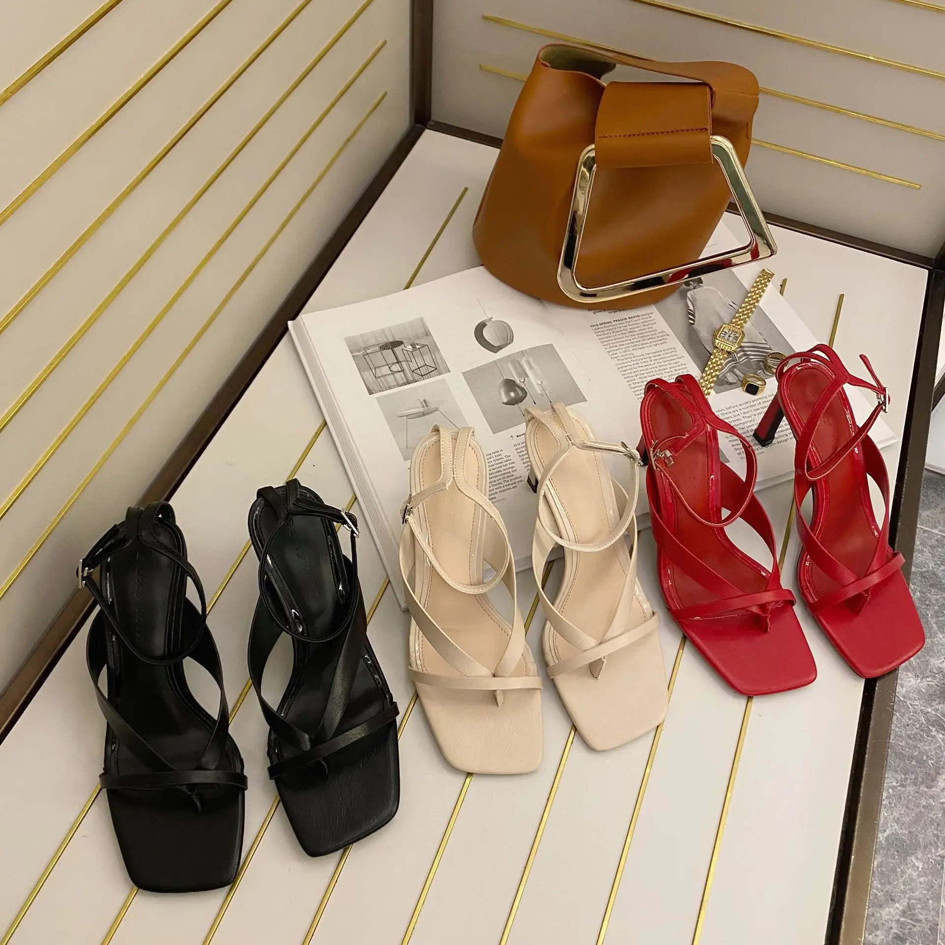 Туфли женские на шпильке, с квадратным носком, бежевые
Туфли женские на шпильке, с квадратным носком, бежевые