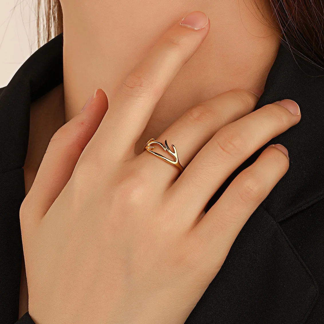 Simple And Cold Style Christmas Gold Silver Antler Alloy Ring Men Women's General Five-Finger Ornaments Jewelry Accessories Gift
Simple And Cold Style Christmas Gold Silver Antler Alloy Ring Men Women's General Five-Finger Ornaments Jewelry Accessories Gift