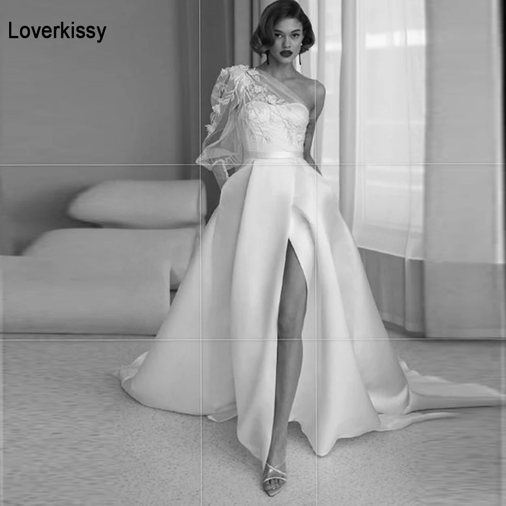 Loverkissy Modest One Shoulder Long Sleeve A Line Wedding Dresses with Side Split Lace Appliqued Puffy Sleeve Beach Bridal Gowns
Loverkissy Modest One Shoulder Long Sleeve A Line Wedding Dresses with Side Split Lace Appliqued Puffy Sleeve Beach Bridal Gowns