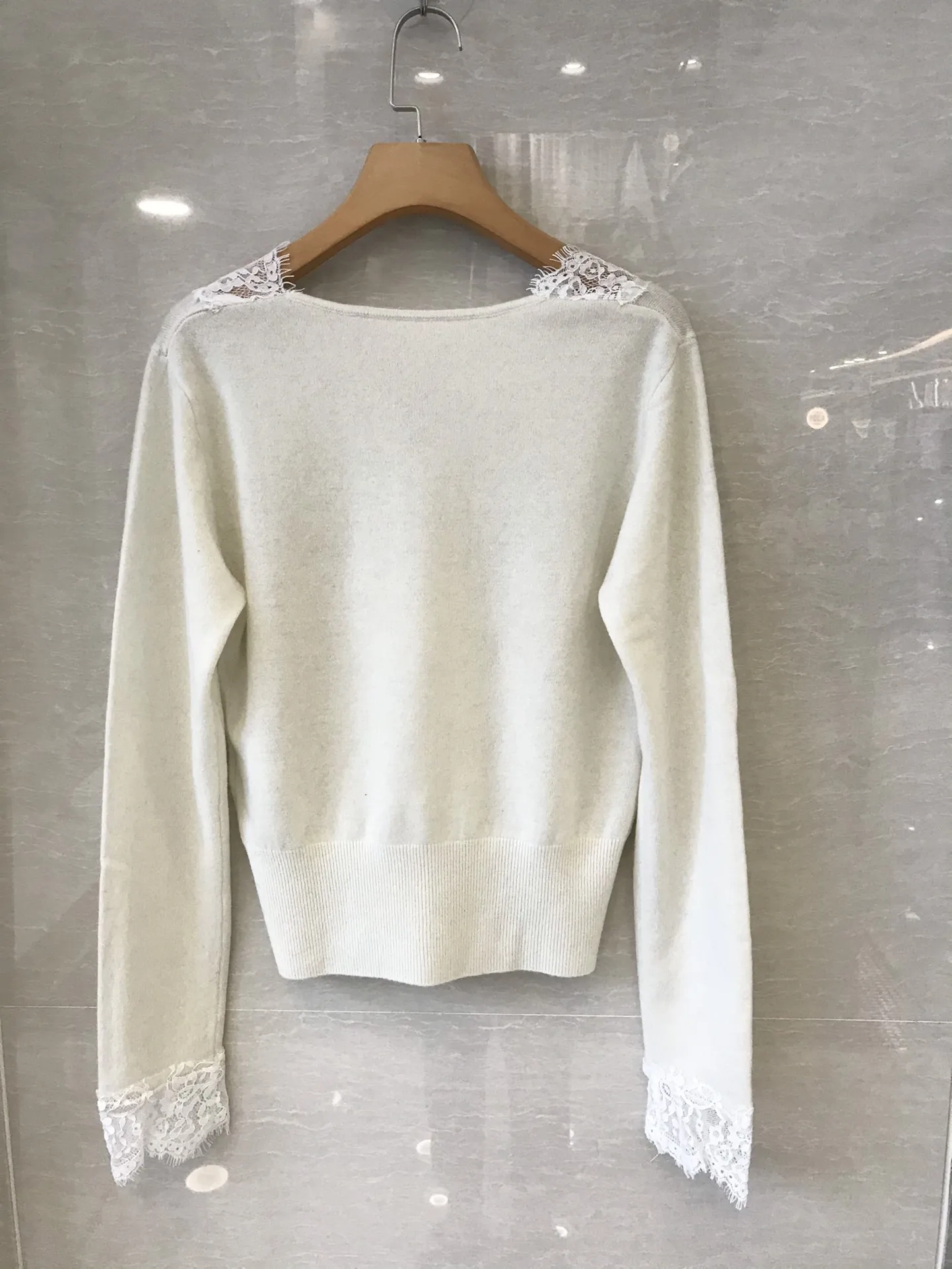 new ladies fashion 2021 long sleeve sexy casual wool lace stitching sweater 1228
new ladies fashion 2021 long sleeve sexy casual wool lace stitching sweater 1228