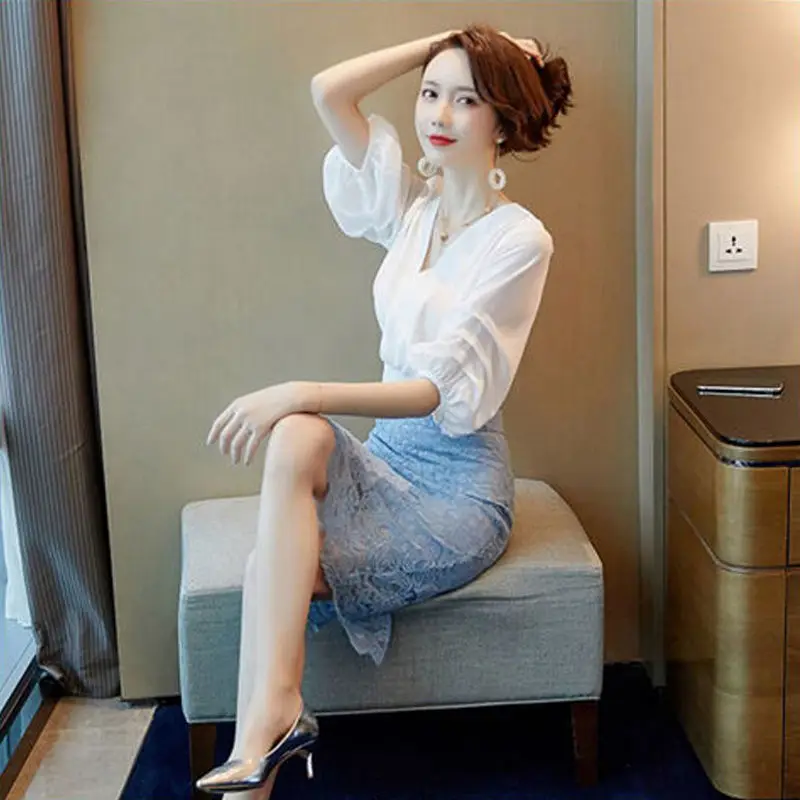White V-Neck women's top 2021 summer new celebrity temperament versatile high waist slim lantern medium Sleeve Chiffon shirt
White V-Neck women's top 2021 summer new celebrity temperament versatile high waist slim lantern medium Sleeve Chiffon shirt