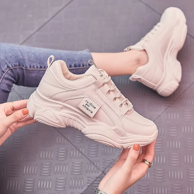 Кроссовки женские на платформе, кожа, на шнуровке, толстая подошва, Вулканизированная подошва, повседневные легсветильник спортивные, белы... 
Кроссовки женские на платформе, кожа, на шнуровке, толстая подошва, Вулканизированная подошва, повседневные легсветильник спортивные, белы...