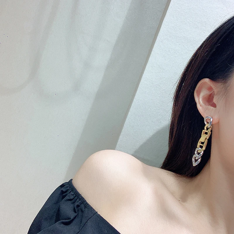 PUNKI 2021 New Korean Gold Color Watch Strap Earrings for Women Girls Elegant Chain Party Fashion Jewelry Earrings
PUNKI 2021 New Korean Gold Color Watch Strap Earrings for Women Girls Elegant Chain Party Fashion Jewelry Earrings
