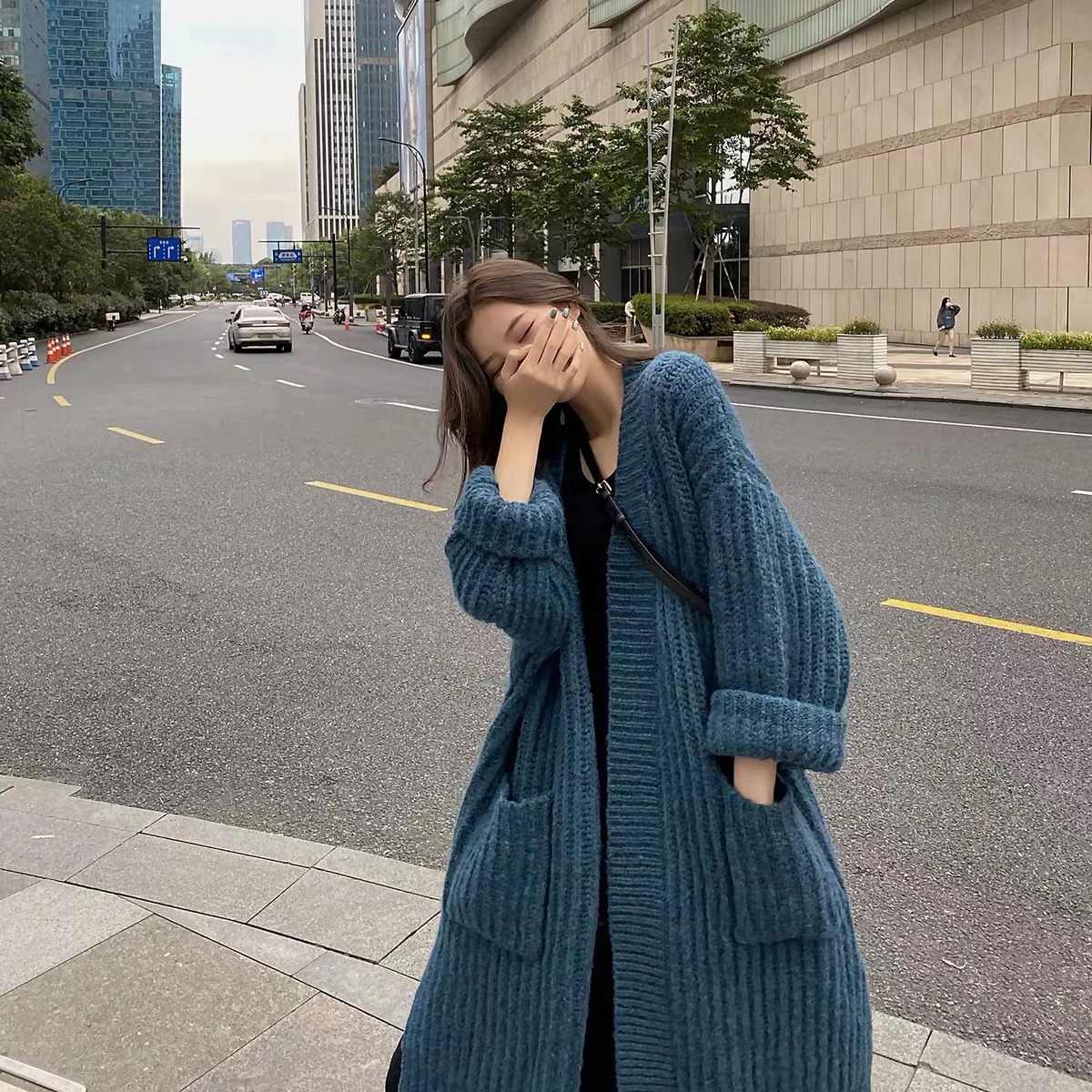 Long Knitted Cardigan Sweater Women Top Vintage Loose Sweater Coat Solid Fashion Thick Sweater Cardigans Casual Korean Oversized
Long Knitted Cardigan Sweater Women Top Vintage Loose Sweater Coat Solid Fashion Thick Sweater Cardigans Casual Korean Oversized