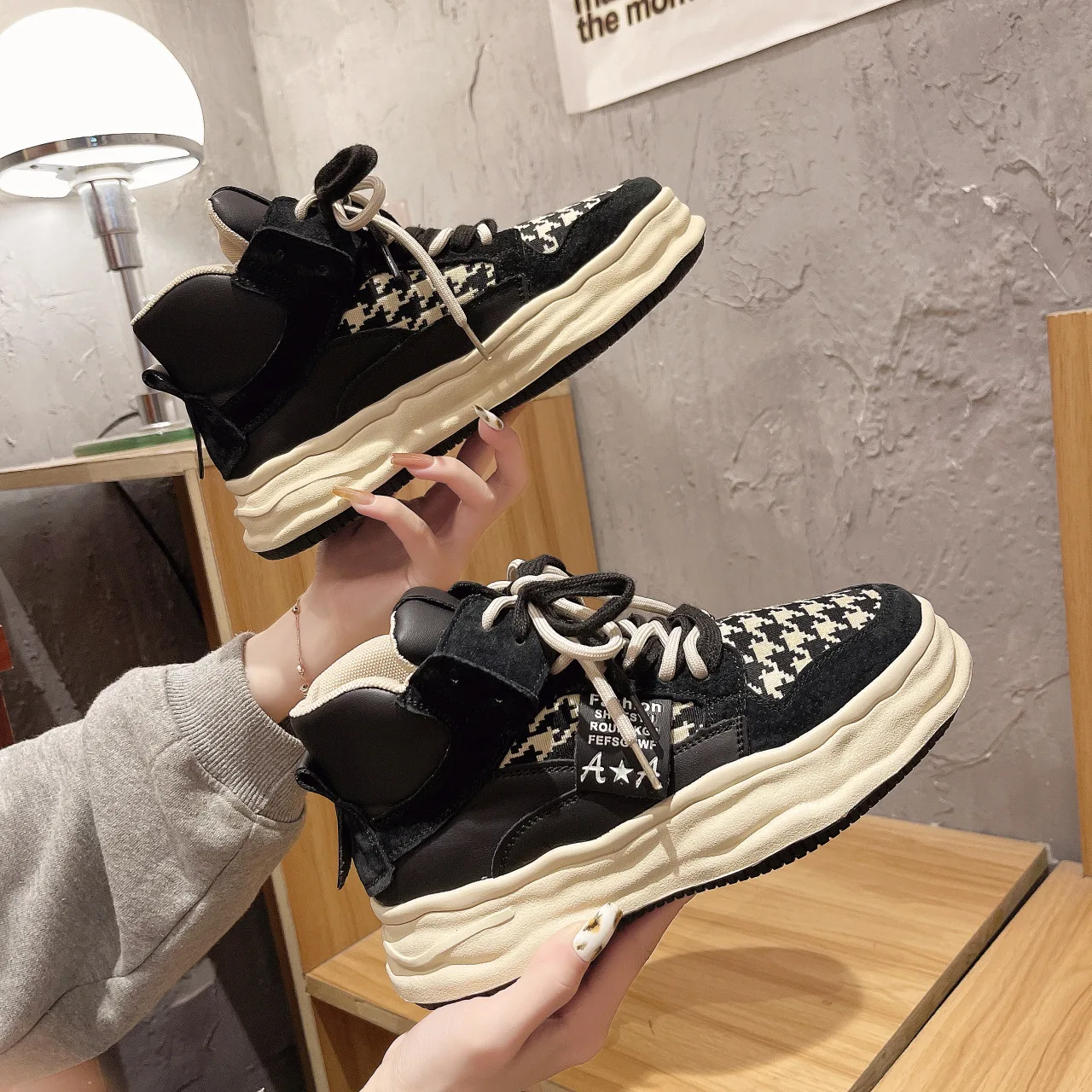 Winter High-top Dissolving Board Shoes Sports Women's Shoes Red 2021 New Wild Thick-soled Casual Women's Autumn Ins Tide Net Fit
Winter High-top Dissolving Board Shoes Sports Women's Shoes Red 2021 New Wild Thick-soled Casual Women's Autumn Ins Tide Net Fit