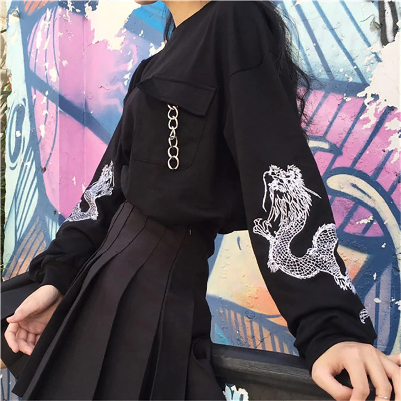 Dragon Pattern Embroidery Women's Sweatshirt Top Long Sleeve Chains Pockets Preppy Style O-neck Black Pullovers Female Tops 2020
Dragon Pattern Embroidery Women's Sweatshirt Top Long Sleeve Chains Pockets Preppy Style O-neck Black Pullovers Female Tops 2020
