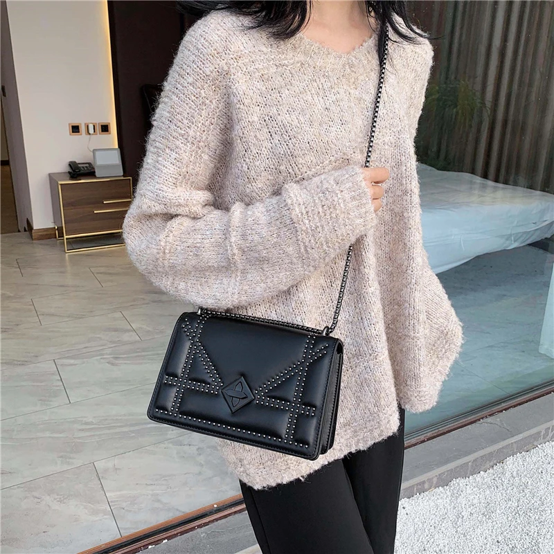 Chain Crossbody Bags For Women 2021 New Fashion Rivet Design Luxury Ladies PU Leather Small Flap Shoulder Messenger Bag Black
Chain Crossbody Bags For Women 2021 New Fashion Rivet Design Luxury Ladies PU Leather Small Flap Shoulder Messenger Bag Black