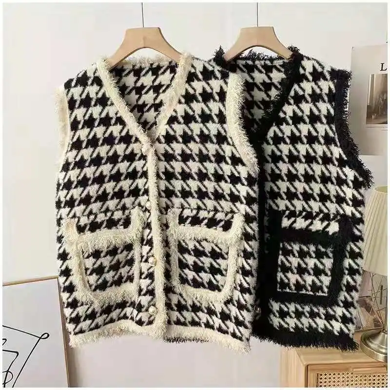 2021 Vinatge Houndstooth Sweater Vest Women Autumn Winter V Neck Sleeveless Knitted Vest Female Sleeveless Jacket chaleco mujer
2021 Vinatge Houndstooth Sweater Vest Women Autumn Winter V Neck Sleeveless Knitted Vest Female Sleeveless Jacket chaleco mujer