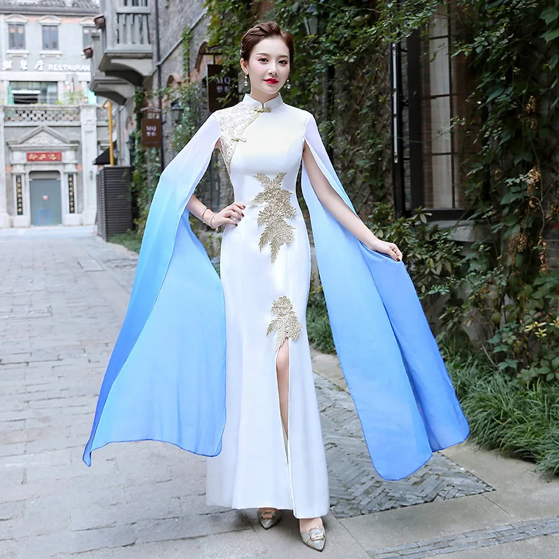 Female Sexy White Cheongsam Appliques Floral Qipao Mandarin Collar Chinese Bride Wedding Dress Gown Spring New Vintage Vestidos 
Female Sexy White Cheongsam Appliques Floral Qipao Mandarin Collar Chinese Bride Wedding Dress Gown Spring New Vintage Vestidos