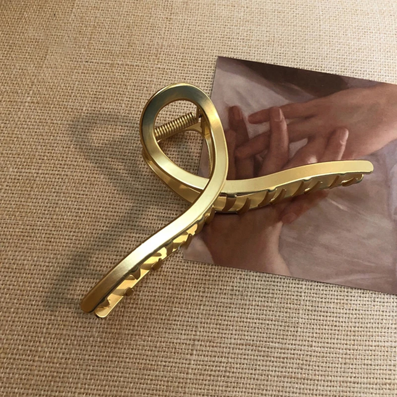 Korean Vintage Fashion Metal Big Hair Claw Luxury Hairpin Large Matte Jewelry Gold Silver Color Geometry Modern Women Elegant
Korean Vintage Fashion Metal Big Hair Claw Luxury Hairpin Large Matte Jewelry Gold Silver Color Geometry Modern Women Elegant