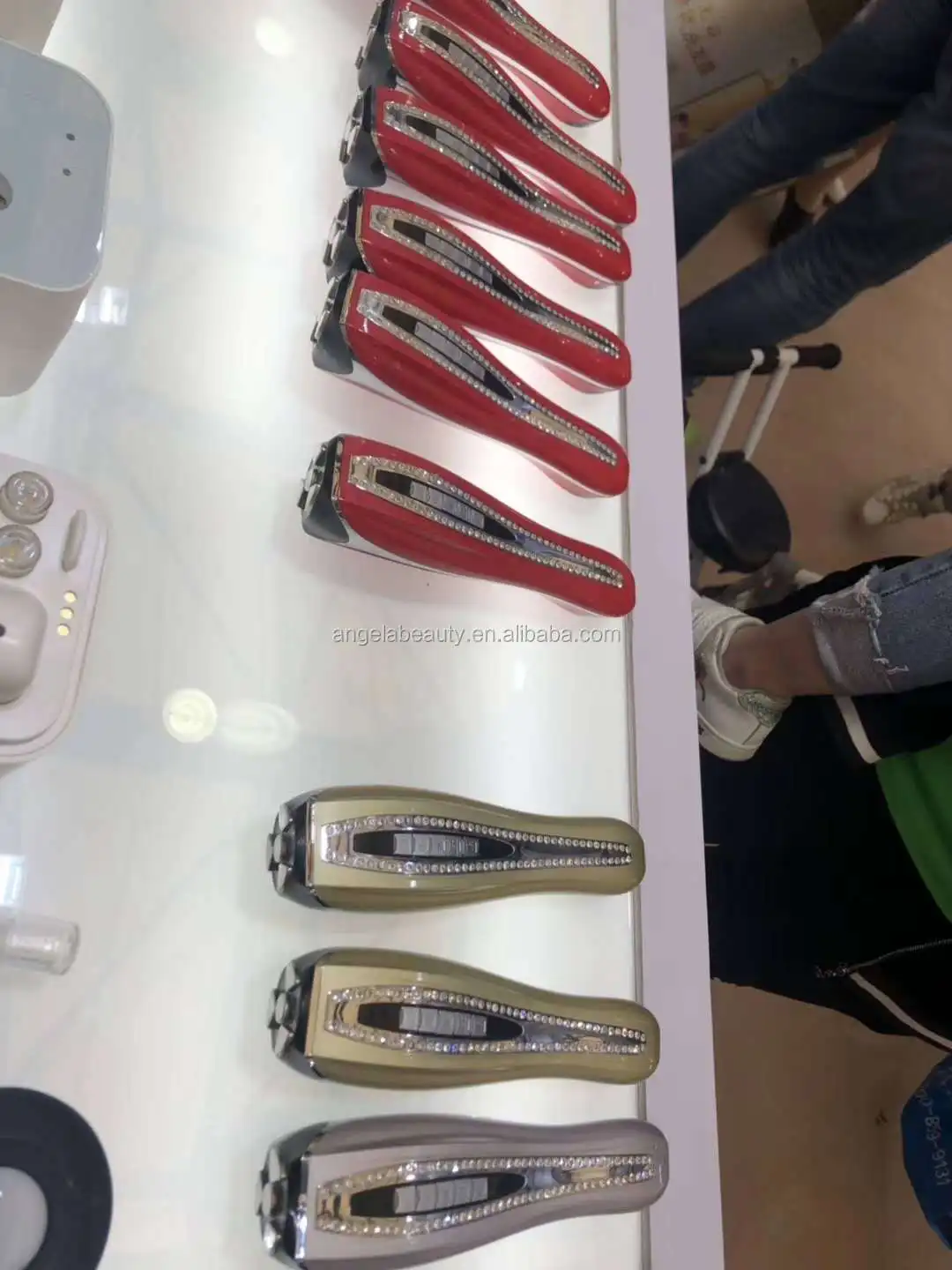 R11 Handheld portable facial radio frequency ems rf beauty equipment face llift skin rejuvenation
R11 Handheld portable facial radio frequency ems rf beauty equipment face llift skin rejuvenation