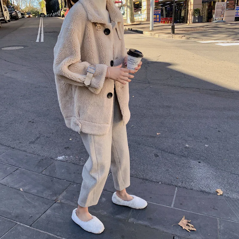 Autumn and winter new fur particles sheep shearing wool coat female composite fur one short round neck coat fashion M372
Autumn and winter new fur particles sheep shearing wool coat female composite fur one short round neck coat fashion M372