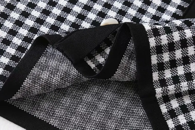 European and American women's 2020 summer new side collar single-row button-down plaid knitted sling vest women's dldd638
European and American women's 2020 summer new side collar single-row button-down plaid knitted sling vest women's dldd638