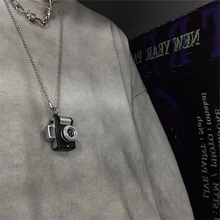 New Retro Luminous Camera Pendant for Men and Women Lovers LLED Lamp Flash Camera Necklace
New Retro Luminous Camera Pendant for Men and Women Lovers LLED Lamp Flash Camera Necklace