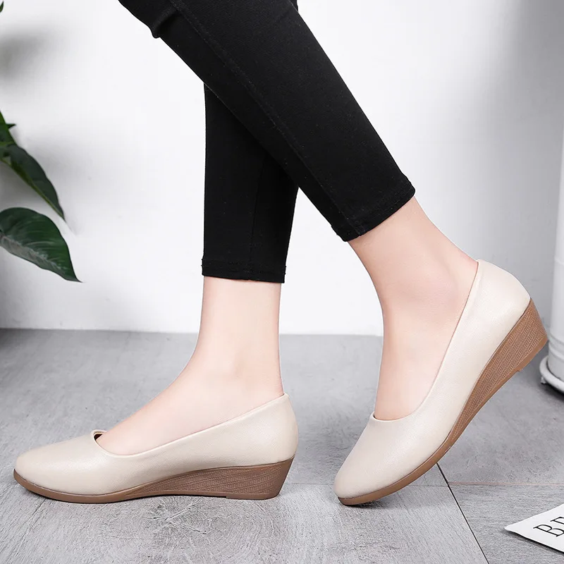 Classic Fashion Women Shoes Woman Black Flats Comfortable round head leather shoes Round toe Rubber Women Flat Shoes Ballet
Classic Fashion Women Shoes Woman Black Flats Comfortable round head leather shoes Round toe Rubber Women Flat Shoes Ballet