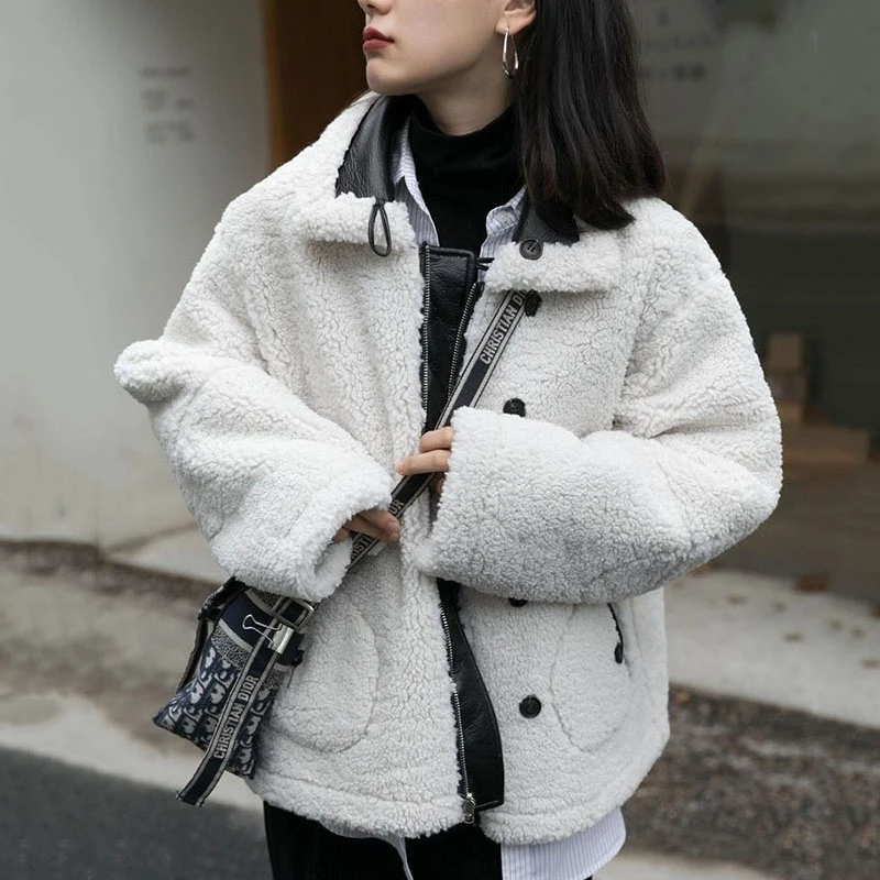 Unua amo Lambswool Leather Jacket Women Short Warm Fashion Biker Style Double-sided Wear Black PU Leather Winter Plush Coat 
Unua amo Lambswool Leather Jacket Women Short Warm Fashion Biker Style Double-sided Wear Black PU Leather Winter Plush Coat