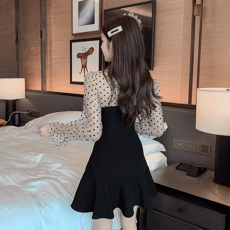 First Love Style Dress 2021 New Autumn Women's Clothing V Mesh Stitching Pleated Temperament A- line Little Black Dress
First Love Style Dress 2021 New Autumn Women's Clothing V Mesh Stitching Pleated Temperament A- line Little Black Dress