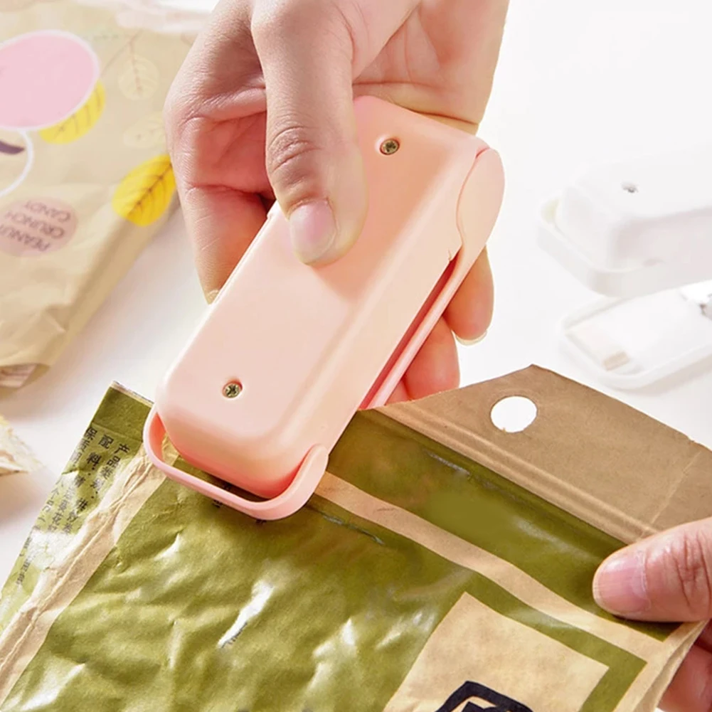 Mini Bag Sealer Portable Heat Sealers For Food Saver Storage Vacuum Heat Sealers &Cutter For Plastic Bag Storage Food
Mini Bag Sealer Portable Heat Sealers For Food Saver Storage Vacuum Heat Sealers &Cutter For Plastic Bag Storage Food
