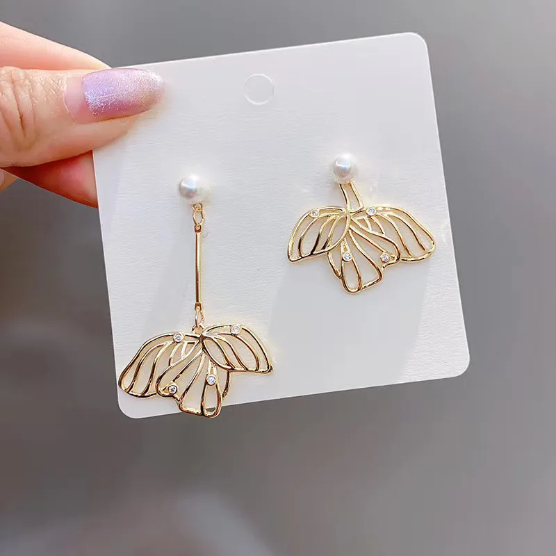Imitation Pearl Metal Leaf Stud Earrings 2022 Trend Asymmetric Stud Earrings Korean Style Fashion Fashion Jewelry for Women
Imitation Pearl Metal Leaf Stud Earrings 2022 Trend Asymmetric Stud Earrings Korean Style Fashion Fashion Jewelry for Women