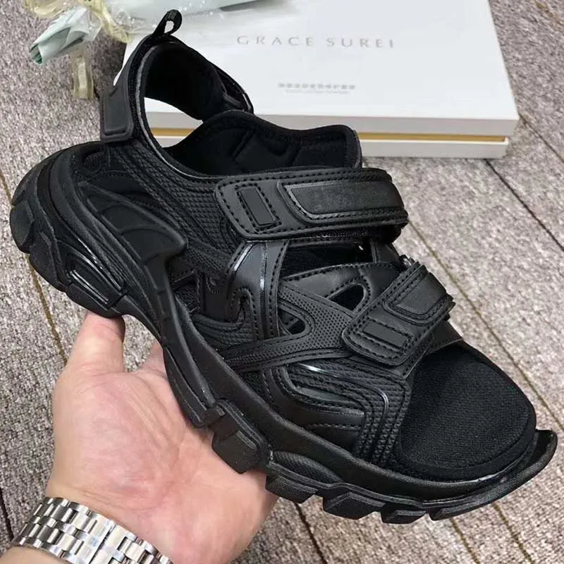 2021 Womens Track Flat Sandal Mens Luxury Designer Thick Sole Casual Summer Comfortable Beach Sandal Wedge Shoes Size 45
2021 Womens Track Flat Sandal Mens Luxury Designer Thick Sole Casual Summer Comfortable Beach Sandal Wedge Shoes Size 45