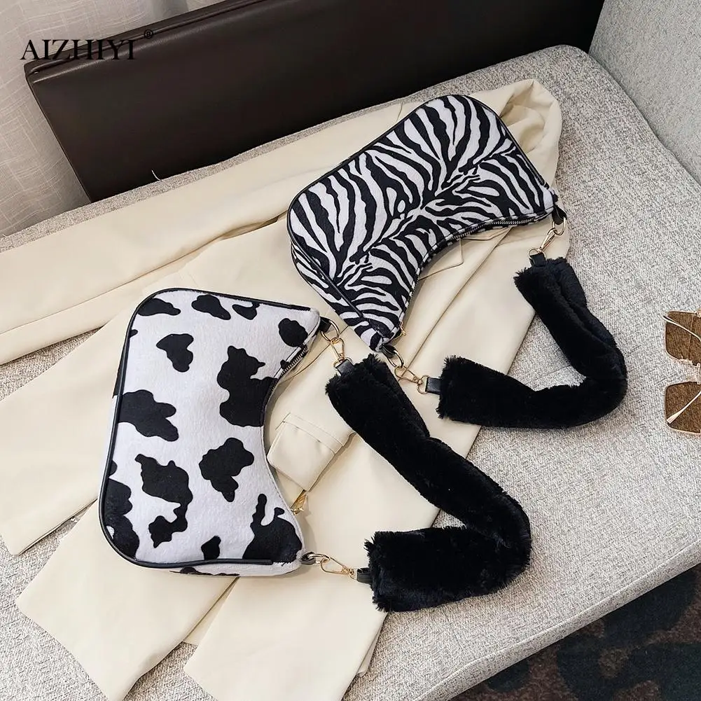 Fashion Animal Pattern Handbag Women Shoulder Top-handle Bag Plush Handle Underarm Purse Casual Street Clutch
Fashion Animal Pattern Handbag Women Shoulder Top-handle Bag Plush Handle Underarm Purse Casual Street Clutch