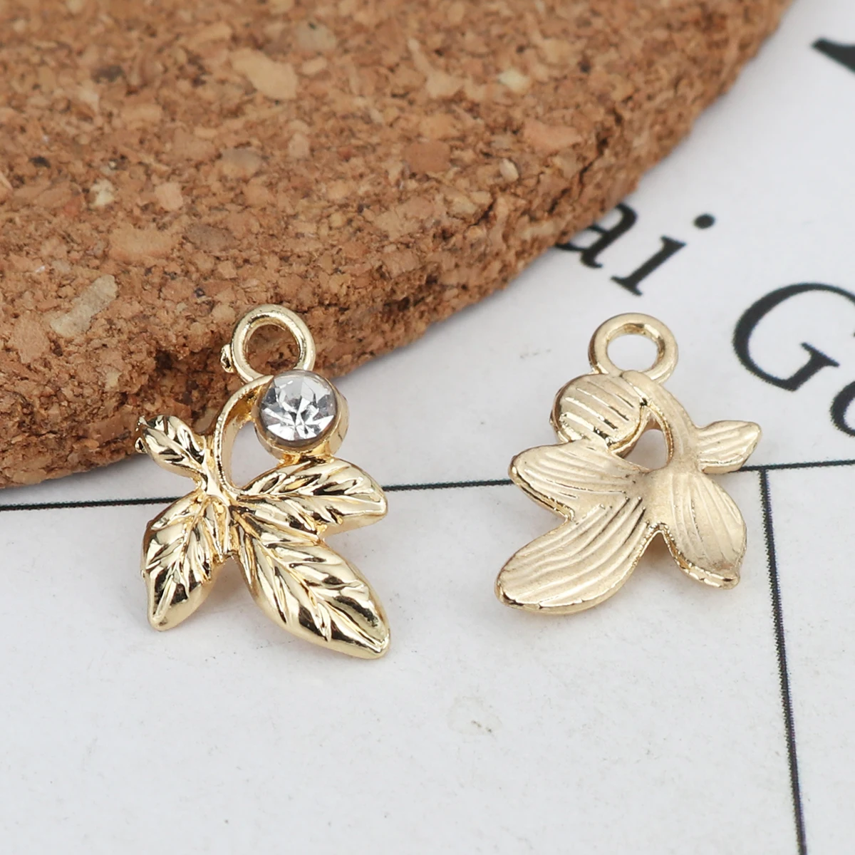 Zinc Based Alloy Charms Leaf Gold Color With Clear Rhinestone 15mm x 10mm For DIY Necklace Jewelry Handmade Making, 10 PCs 
Zinc Based Alloy Charms Leaf Gold Color With Clear Rhinestone 15mm x 10mm For DIY Necklace Jewelry Handmade Making, 10 PCs