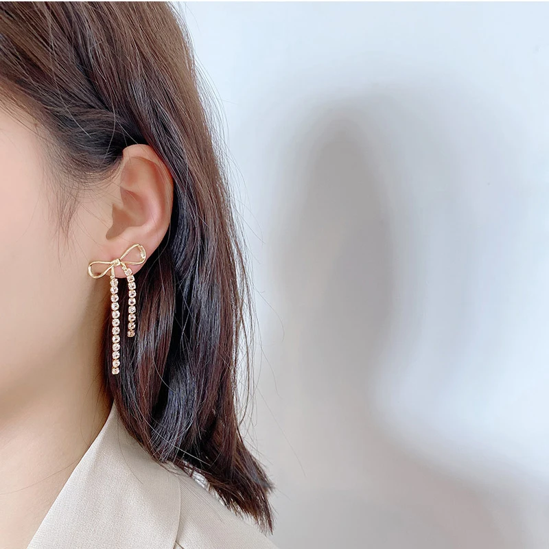 Yaologe Japan Korea Hollow Bowknot Earrings Gold Bright Rhinestone Tassel Earrings Long Shiny Jewelry For Women Lover Gift
Yaologe Japan Korea Hollow Bowknot Earrings Gold Bright Rhinestone Tassel Earrings Long Shiny Jewelry For Women Lover Gift