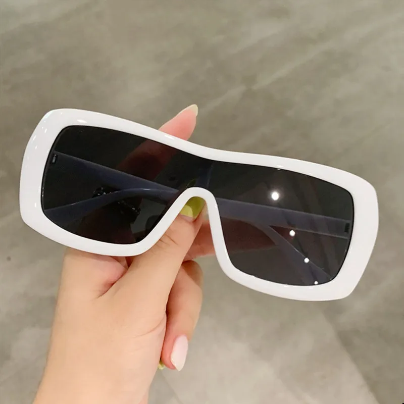 Fashion Classic Unique One Peice Sunglasses Women Luxury Designer Glasses Vintage Men Oversized Elegant Trend Retro Sunshade
Fashion Classic Unique One Peice Sunglasses Women Luxury Designer Glasses Vintage Men Oversized Elegant Trend Retro Sunshade