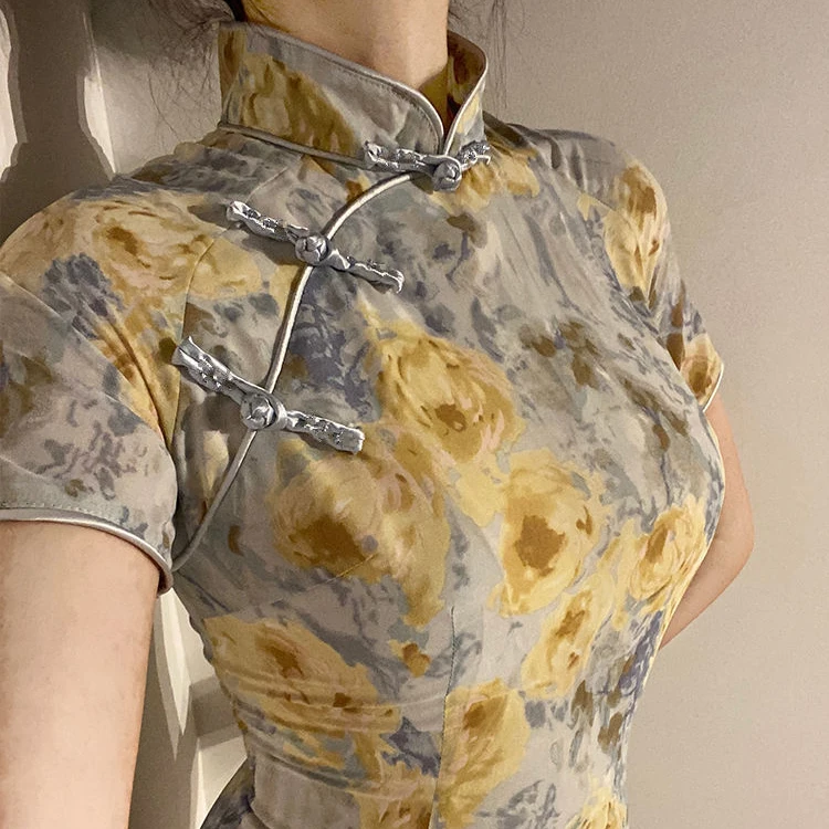 New retro temperament long Stoeng bone 2021 old Shanghai summer girl cheongsam Broadcloth Polyester Cheongsams
New retro temperament long Stoeng bone 2021 old Shanghai summer girl cheongsam Broadcloth Polyester Cheongsams