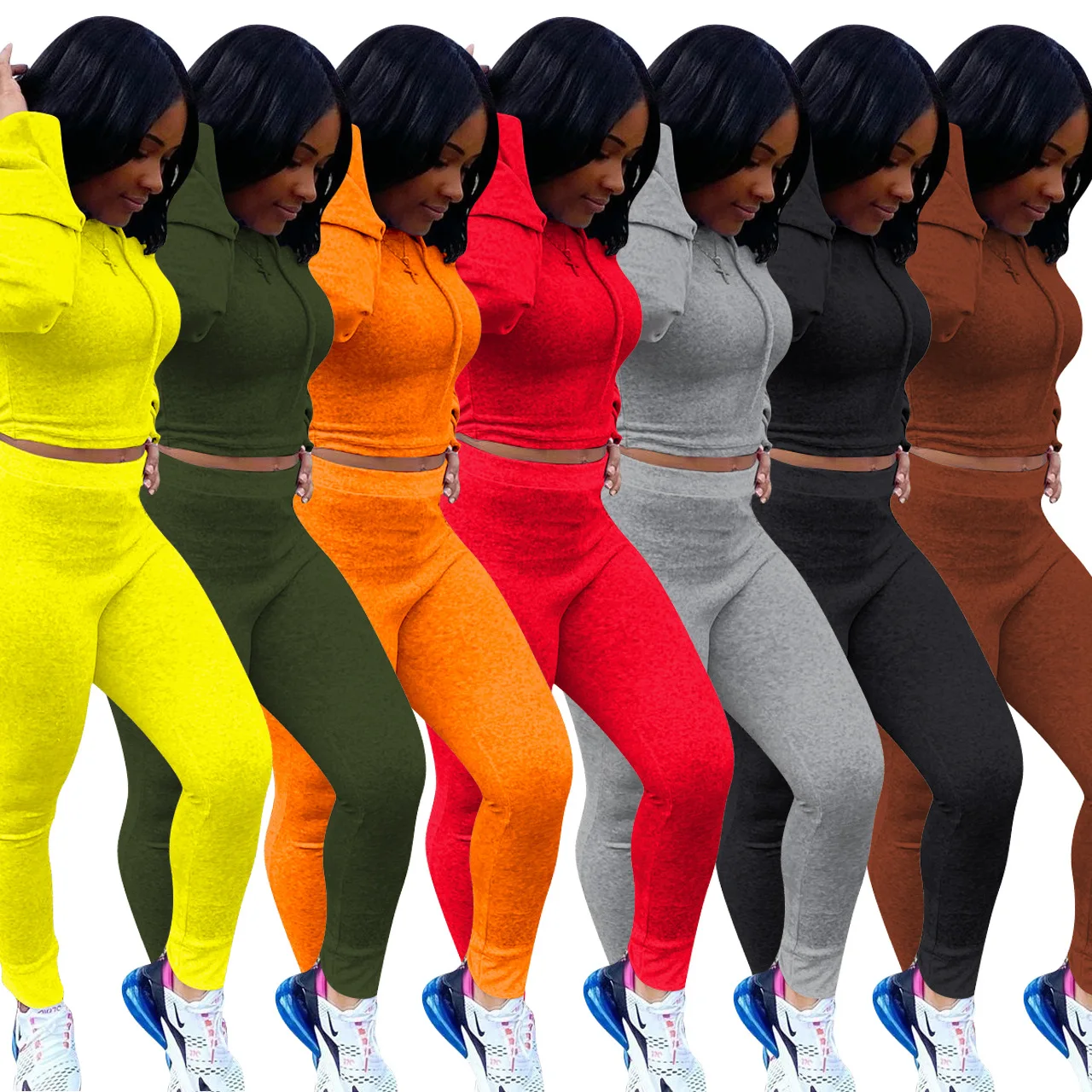 Женский осенний спортивный костюм-двойка с капюшоном
Женский осенний спортивный костюм-двойка с капюшоном