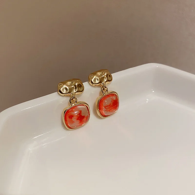 Minar Minimalist Square Red Colour Clear Resin Pendant Earrings for Women Ladies Irregular Alloy Earrings Accessories Hot Sale
Minar Minimalist Square Red Colour Clear Resin Pendant Earrings for Women Ladies Irregular Alloy Earrings Accessories Hot Sale