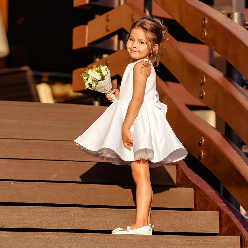 Short Whit Satin Flower Children Gown For Wedding Bridesmaid Dresses For Little Girls Knee Length Elegant Party Robe De Sroriee
Short Whit Satin Flower Children Gown For Wedding Bridesmaid Dresses For Little Girls Knee Length Elegant Party Robe De Sroriee