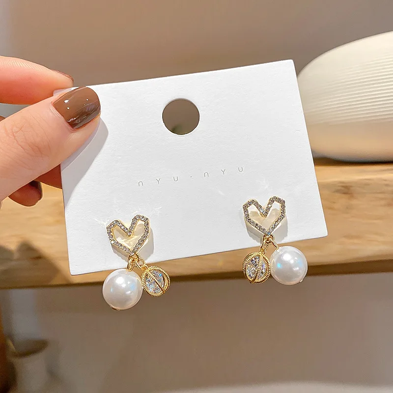 925 Silver Needle Korean Version Simple Trend Love Pearl Sweet Celebrity Temperament Fashion Female Earrings
925 Silver Needle Korean Version Simple Trend Love Pearl Sweet Celebrity Temperament Fashion Female Earrings