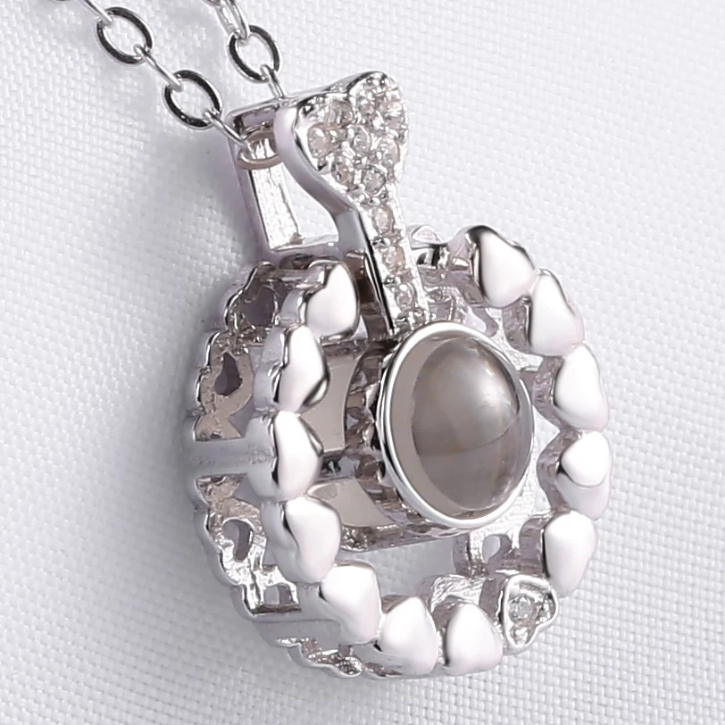 Fashion Hot style round couple necklace 100 kinds of I love you language projection necklace
Fashion Hot style round couple necklace 100 kinds of I love you language projection necklace