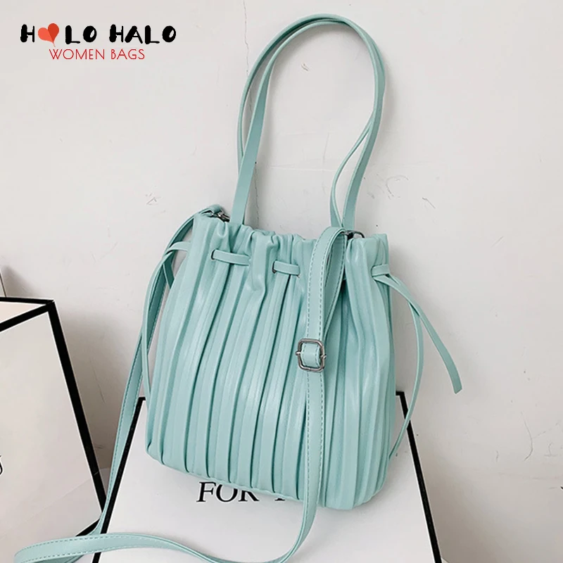 Niche Female Crossbody Bags Women's Wallet Casual Solid Color Leather PU Shoulder Bags Ladies Pleated Striped Bucket Bag 2021
Niche Female Crossbody Bags Women's Wallet Casual Solid Color Leather PU Shoulder Bags Ladies Pleated Striped Bucket Bag 2021