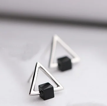 Fashion Silver Plated Triangle Hip Hop Lady Earring 2021 Punk Trend Body Penetration Stud Earring for Women Street Party Jewelry
Fashion Silver Plated Triangle Hip Hop Lady Earring 2021 Punk Trend Body Penetration Stud Earring for Women Street Party Jewelry