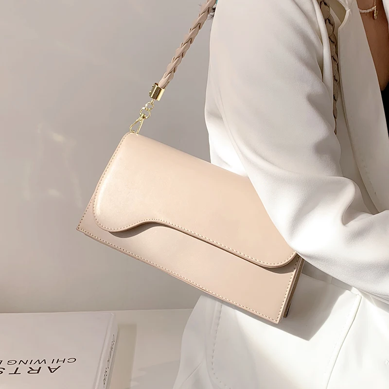 Design Senior Handbag 2021 New Fashion HOT Messenger Bag Shoulder Bag Square Bag Underarm Bag Dual-use Bag Width: 28cm
Design Senior Handbag 2021 New Fashion HOT Messenger Bag Shoulder Bag Square Bag Underarm Bag Dual-use Bag Width: 28cm