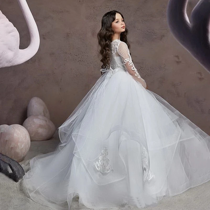 New Hot Girls First Communion Dresses Long Sleeves Ball Gown Lace Appliques Tulle Flower Girl Dresses for Weddings with Sash
New Hot Girls First Communion Dresses Long Sleeves Ball Gown Lace Appliques Tulle Flower Girl Dresses for Weddings with Sash