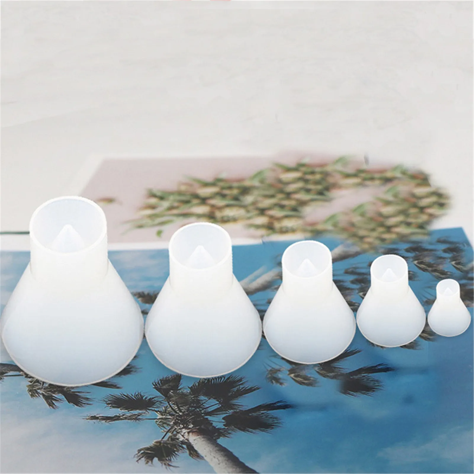 1PCS Crystal Cone Epoxy Mold Chocolate Silicone Mold DIY Cake Decor Biscuit Fondant Bakeware Mold Jewelry Ornaments Making
1PCS Crystal Cone Epoxy Mold Chocolate Silicone Mold DIY Cake Decor Biscuit Fondant Bakeware Mold Jewelry Ornaments Making
