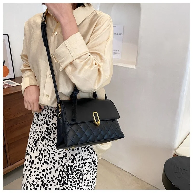 High-quality Leather Rhombus Embroidery Thread Small Bag Female 2021 New Fashion Ladies One-shoulder Messenger Small Square Bag
High-quality Leather Rhombus Embroidery Thread Small Bag Female 2021 New Fashion Ladies One-shoulder Messenger Small Square Bag