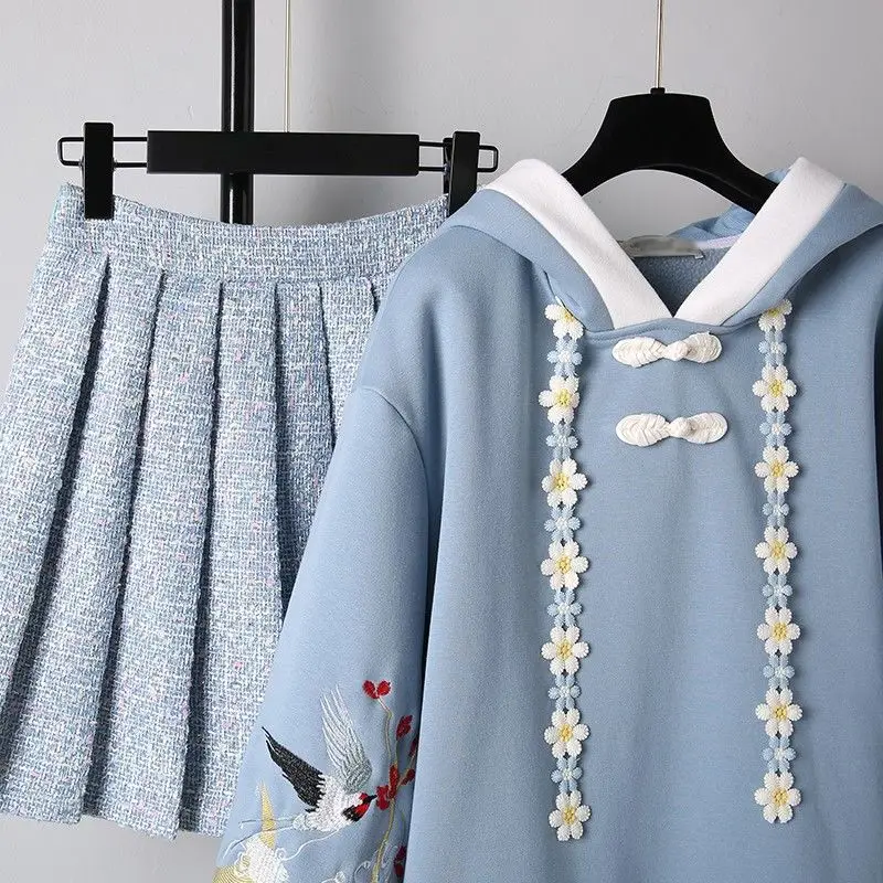 Женский зимний костюм Hanfu в стиле ретро с капюшоном и вышивкой
Женский зимний костюм Hanfu в стиле ретро с капюшоном и вышивкой