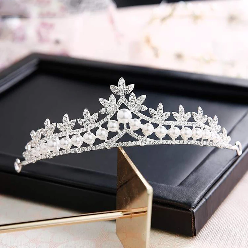 Bridal Crown Wedding Tiara White Rhinestone Pearl Party Crown Fashion Accessories For Women Hair Jewelry Bridal Headpiece
Bridal Crown Wedding Tiara White Rhinestone Pearl Party Crown Fashion Accessories For Women Hair Jewelry Bridal Headpiece
