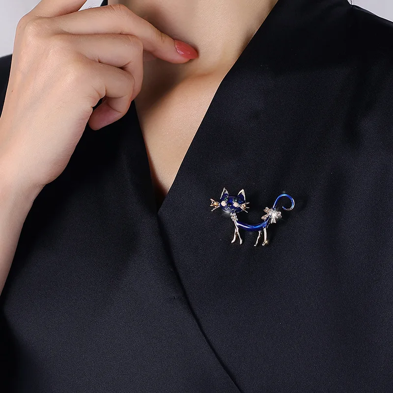 Cute blue cat high-end exquisite brooch female cartoon cat pin anti-glare buckle collar pin
Cute blue cat high-end exquisite brooch female cartoon cat pin anti-glare buckle collar pin